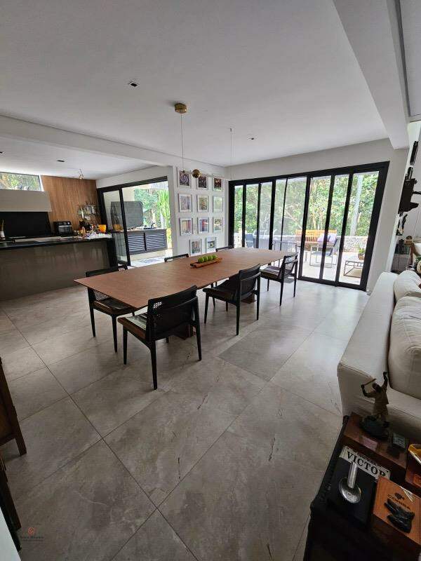 Casa em condomínio à venda no Cézar de Souza: 