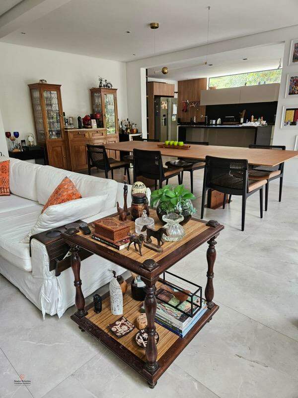 Casa em condomínio à venda no Cézar de Souza: 