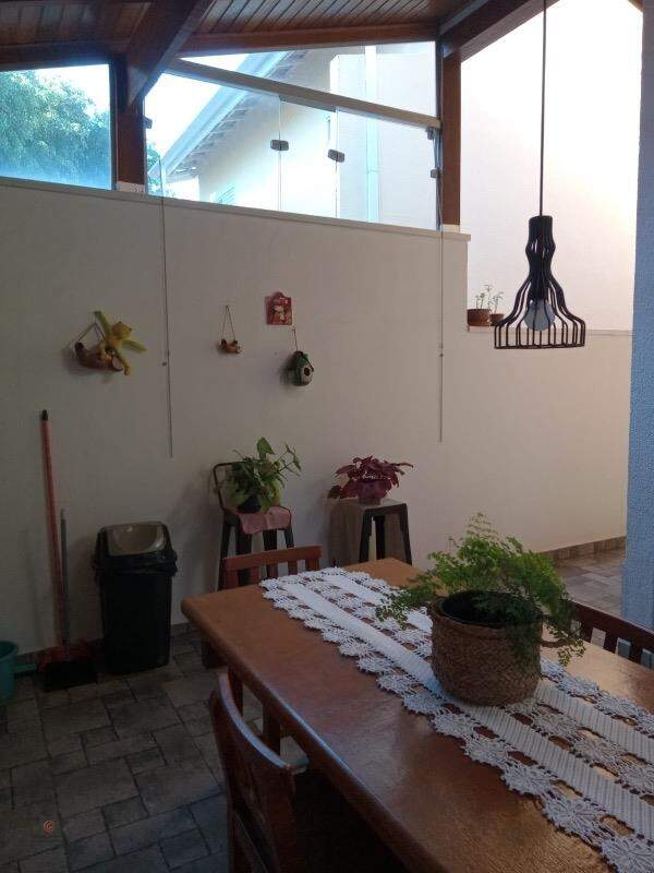 Casa em condomínio à venda no Vila Caputera: 