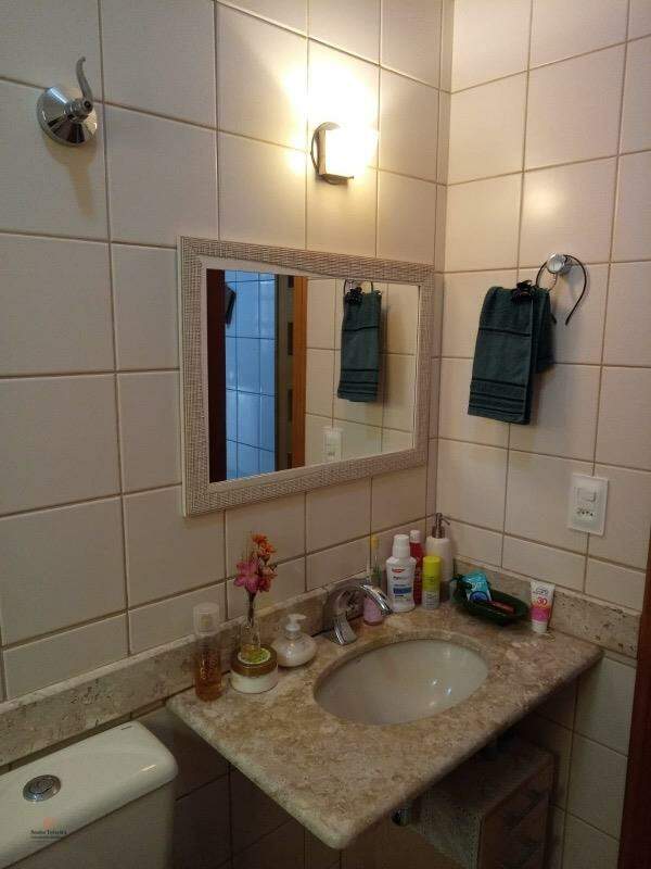 Casa em condomínio à venda no Vila Caputera: 