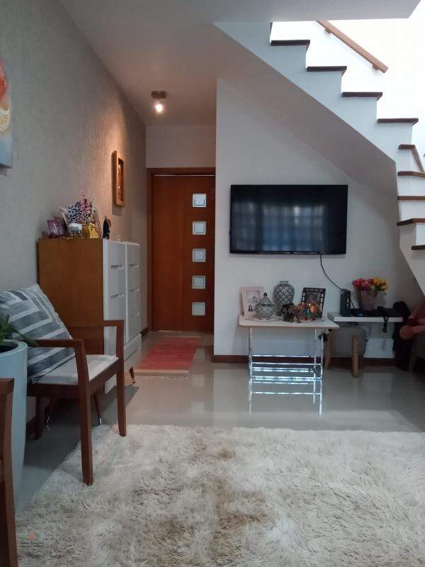 Casa em condomínio à venda no Vila Caputera: 