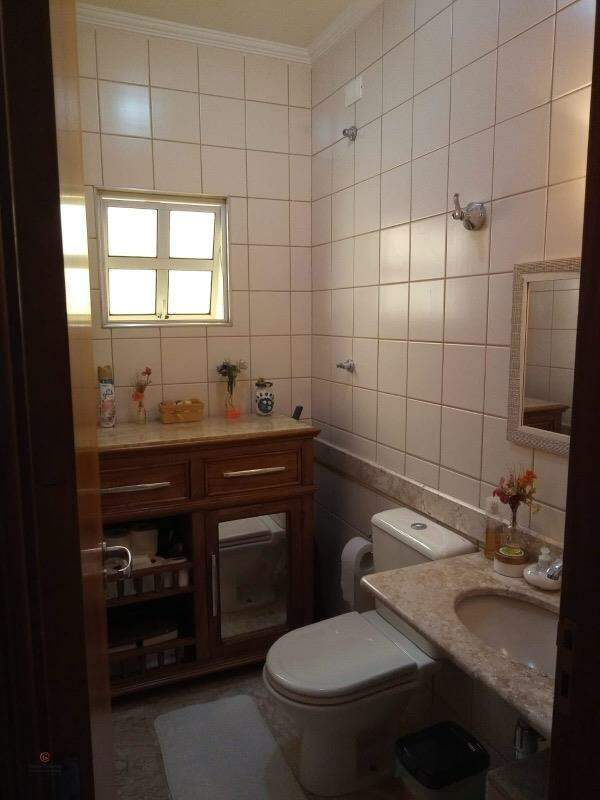 Casa em condomínio à venda no Vila Caputera: 
