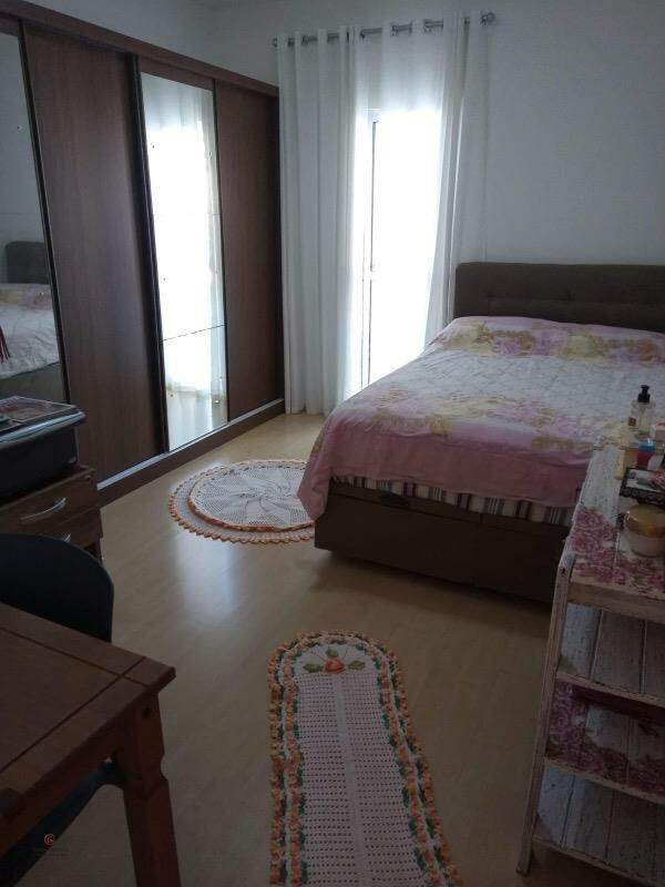 Casa em condomínio à venda no Vila Caputera: 
