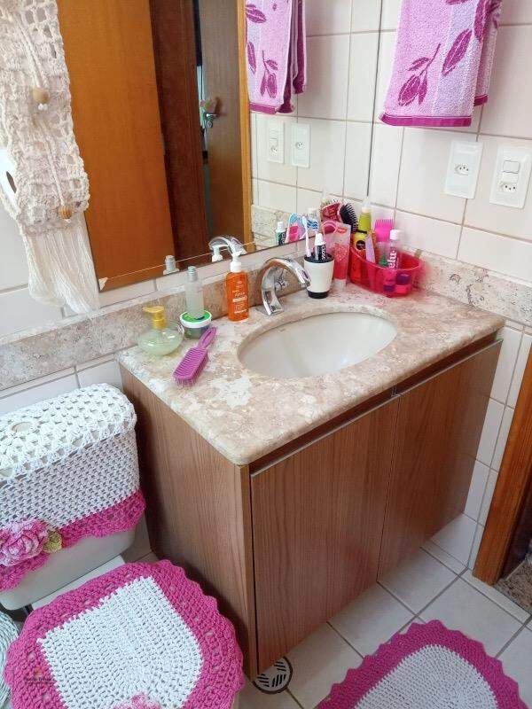 Casa em condomínio à venda no Vila Caputera: 
