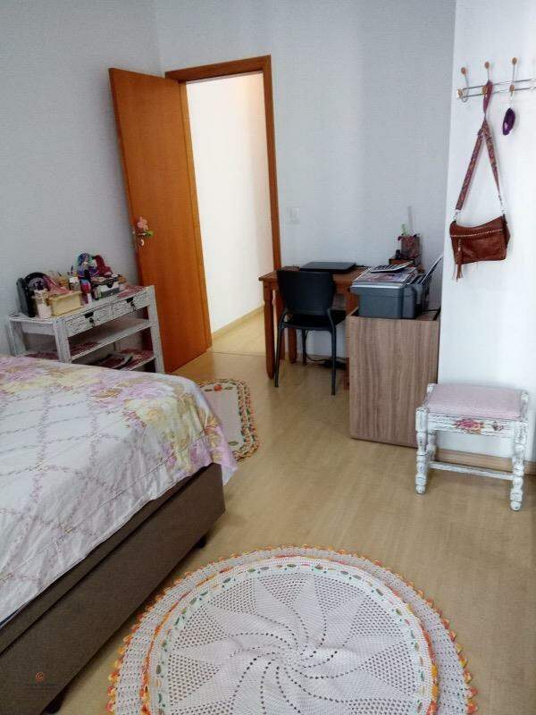 Casa em condomínio à venda no Vila Caputera: 