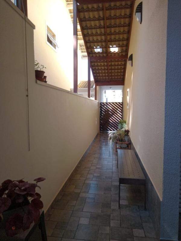 Casa em condomínio à venda no Vila Caputera: 