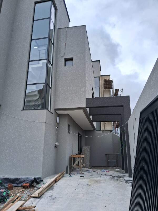 Sobrado em condomínio à venda no Capão Raso: 