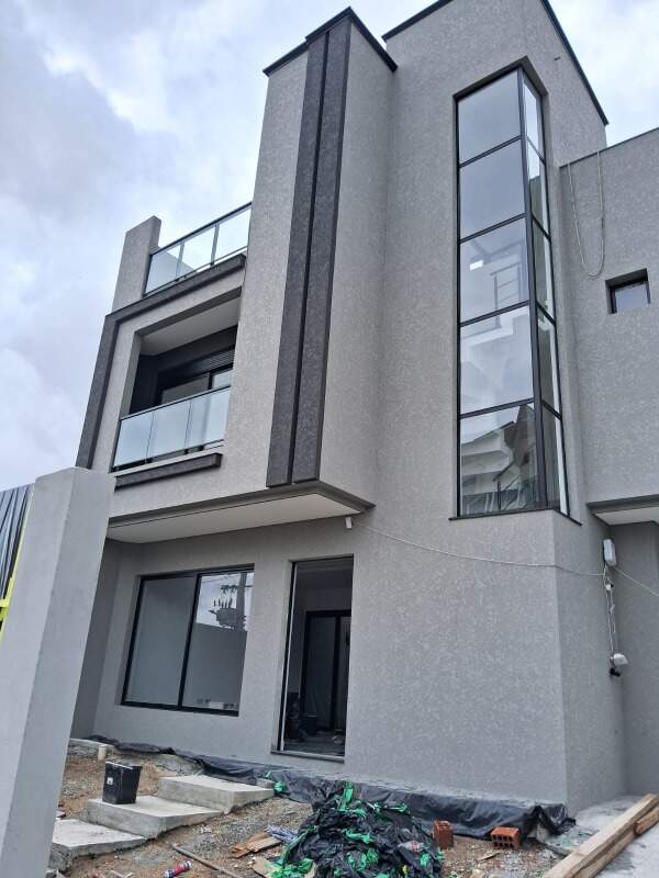 Sobrado em condomínio à venda no Capão Raso: 