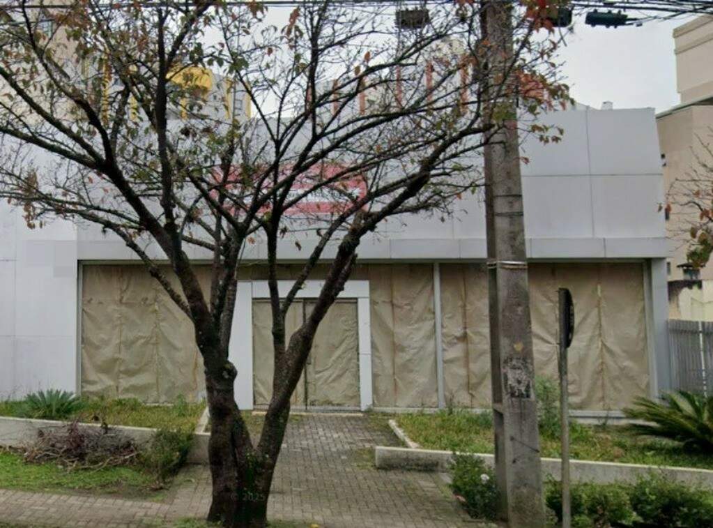 Loja para aluguel no Cabral: 24671424_4.jpg