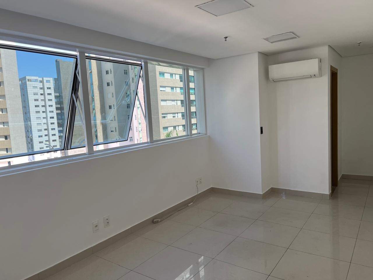 Sala para aluguel no Vila da Serra: 