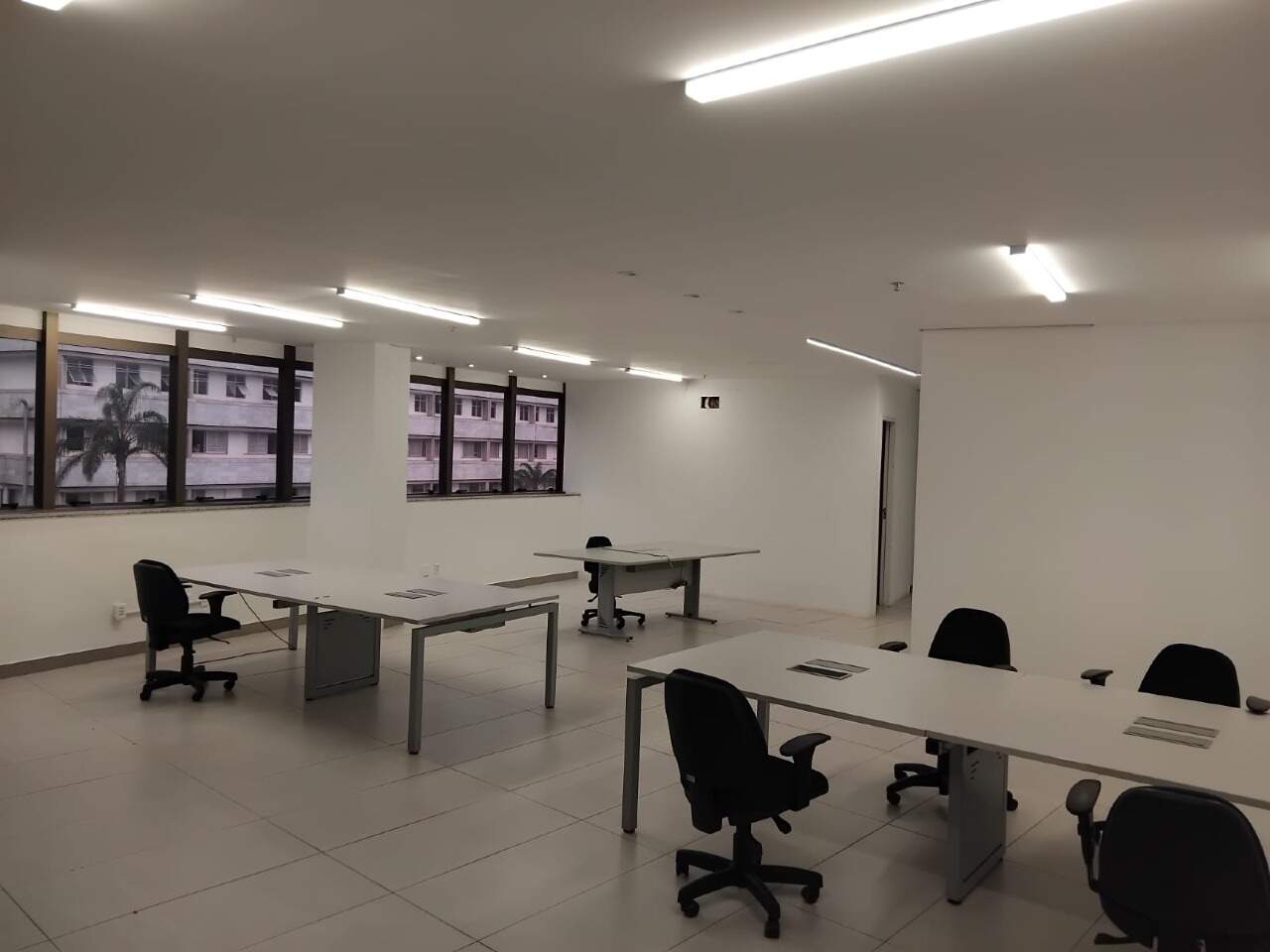 Sala para aluguel no Vila da Serra: 