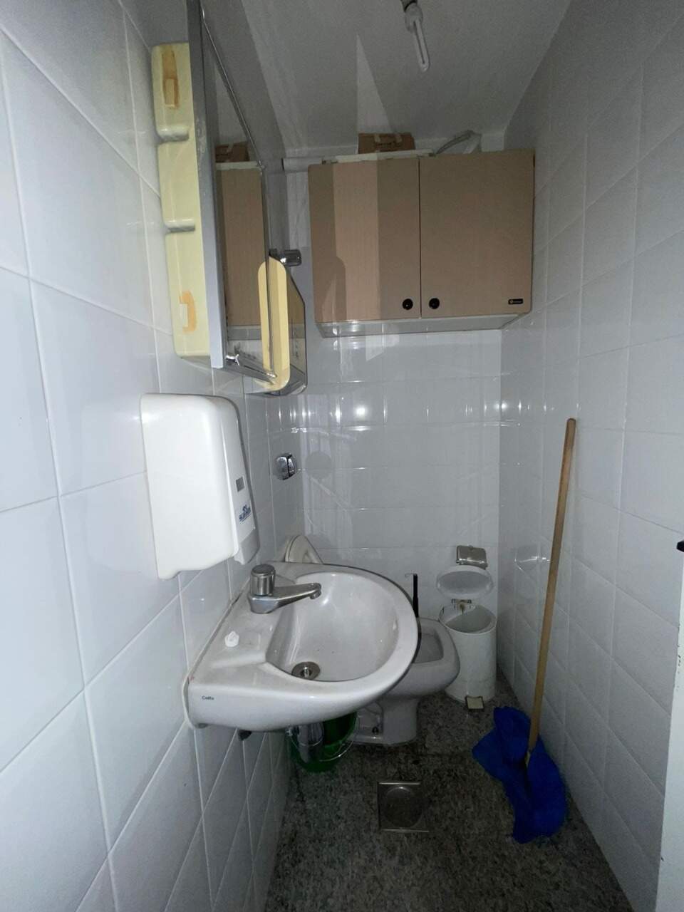 Sala à venda no Centro: 