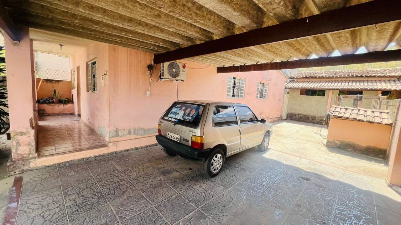 Casa à venda no Centro: 