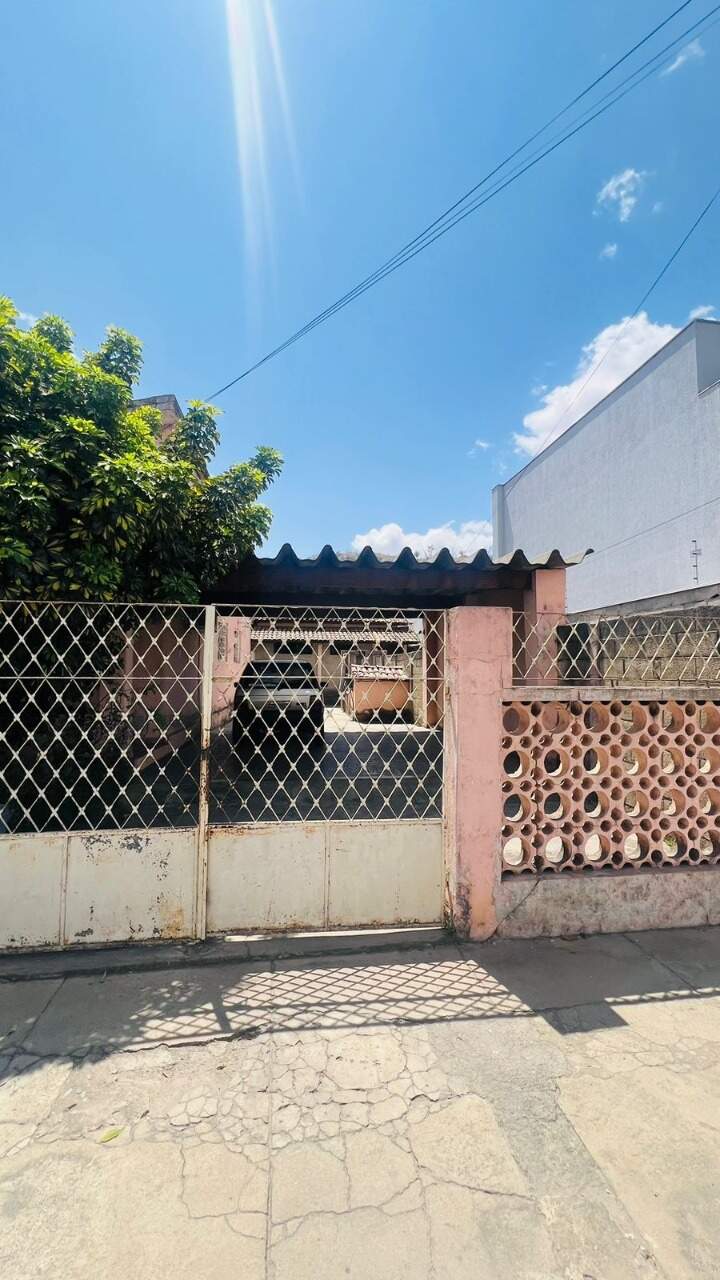 Casa à venda no Centro: 