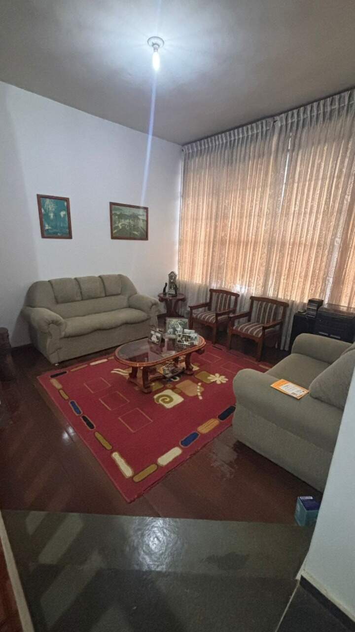 Casa à venda no Centro: 