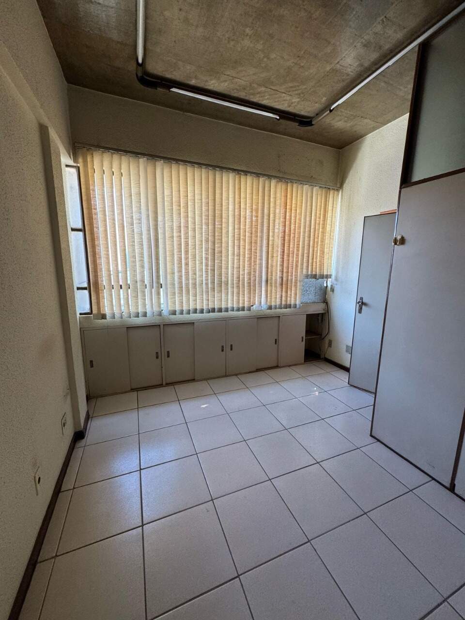 Sala à venda no Centro: 