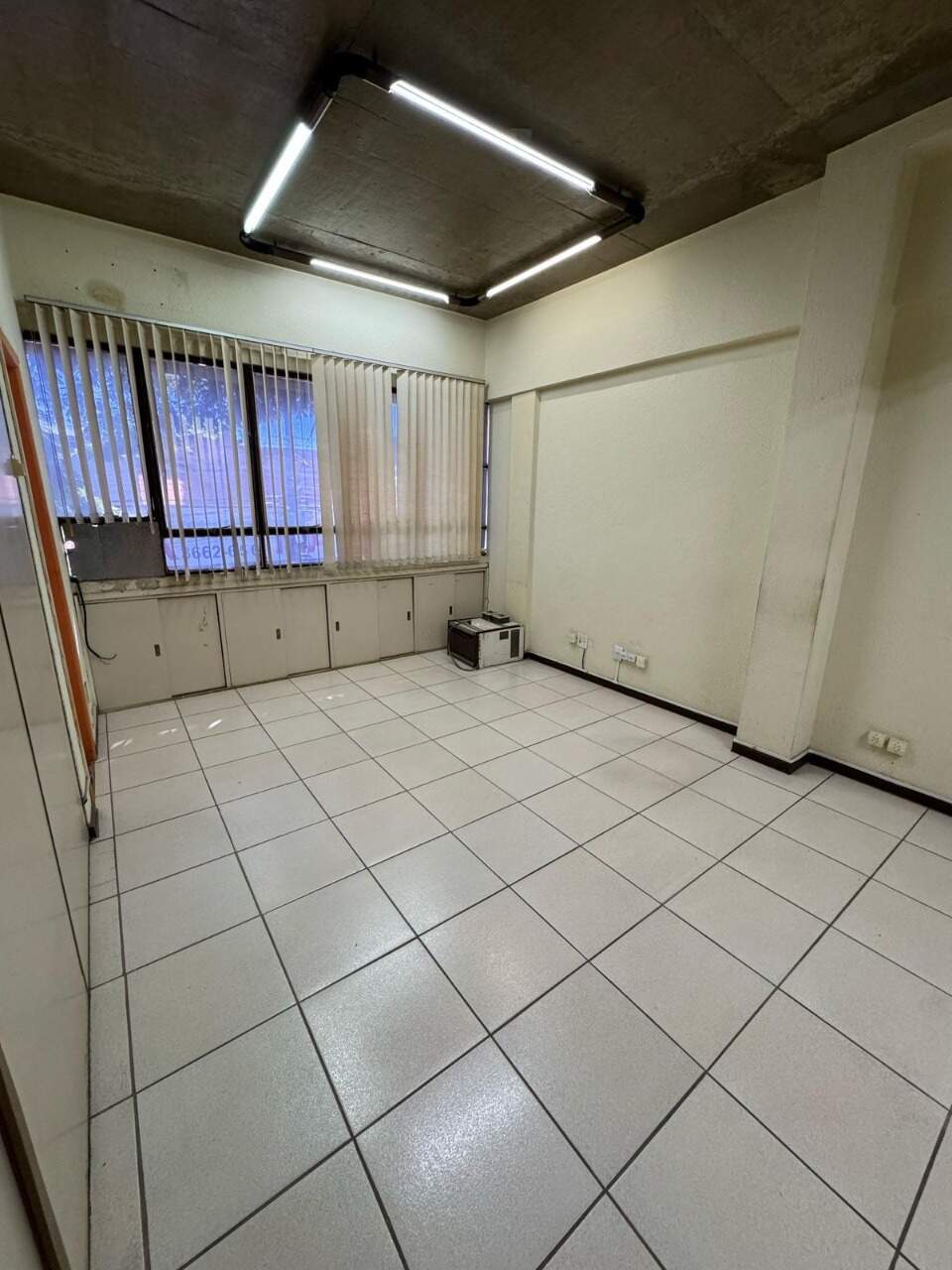 Sala à venda no Centro: 