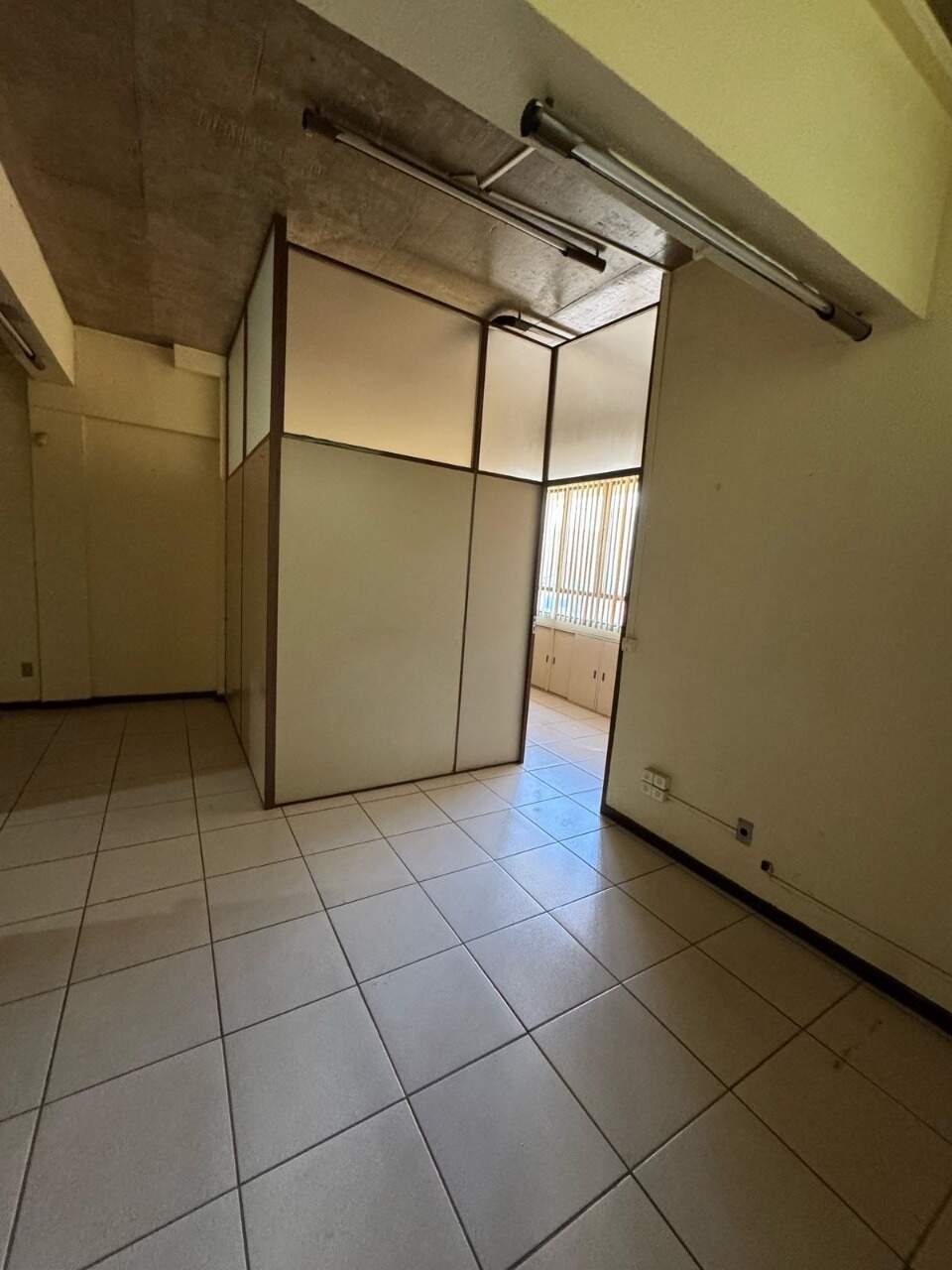 Sala à venda no Centro: 