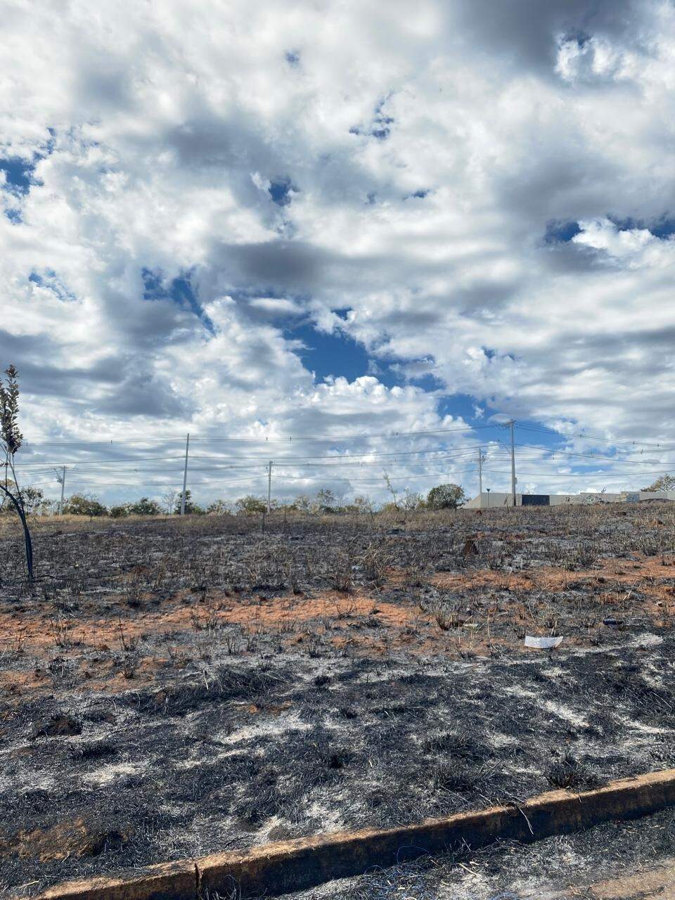 Lote à venda no Portal das Acacias 2: 