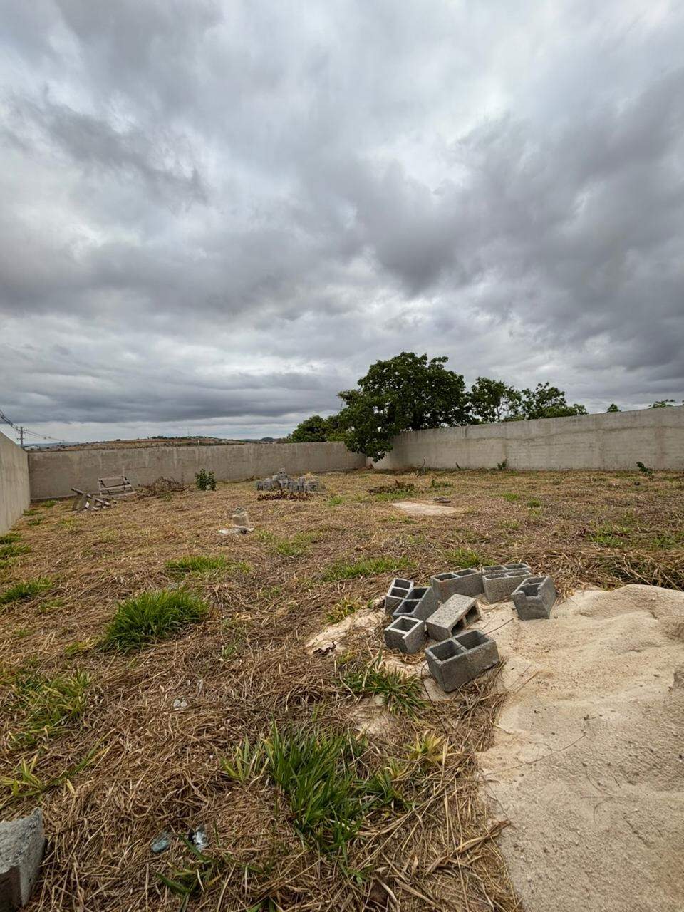 Lote à venda no Portal das Acacias 2: 