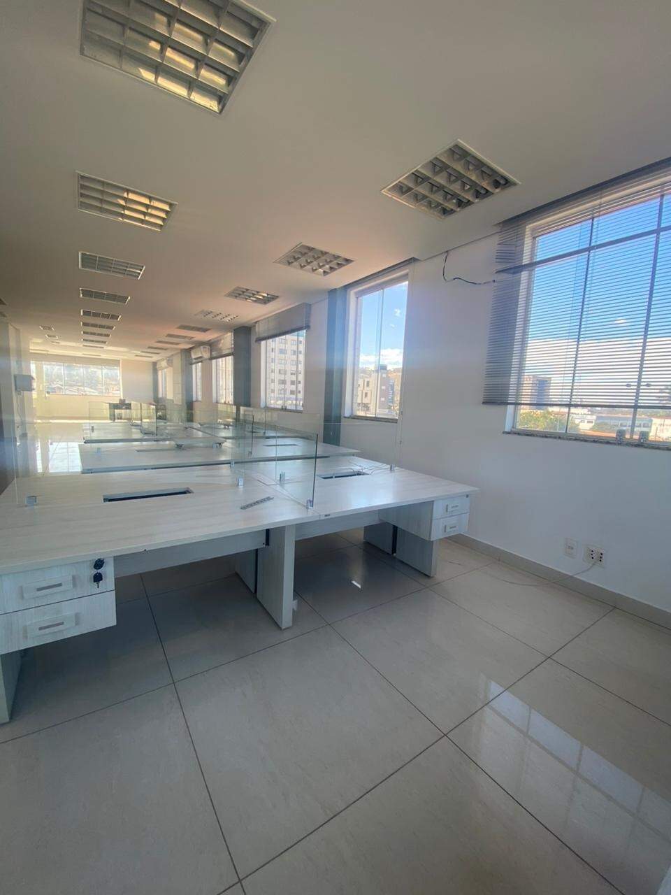 Sala para aluguel no Centro: 