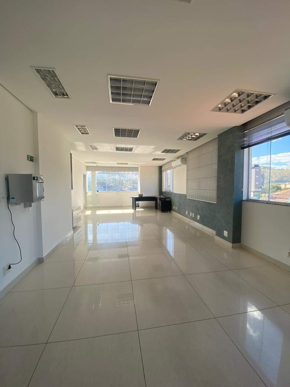 Sala para aluguel no Centro: 