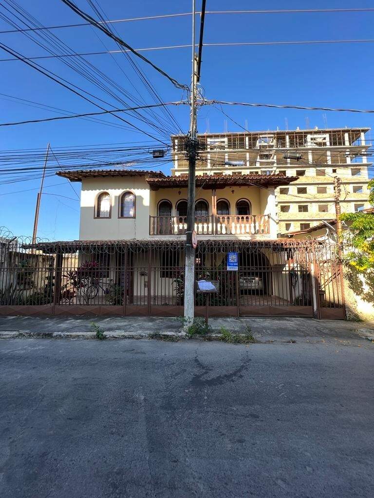 Casa à venda no Centro: 