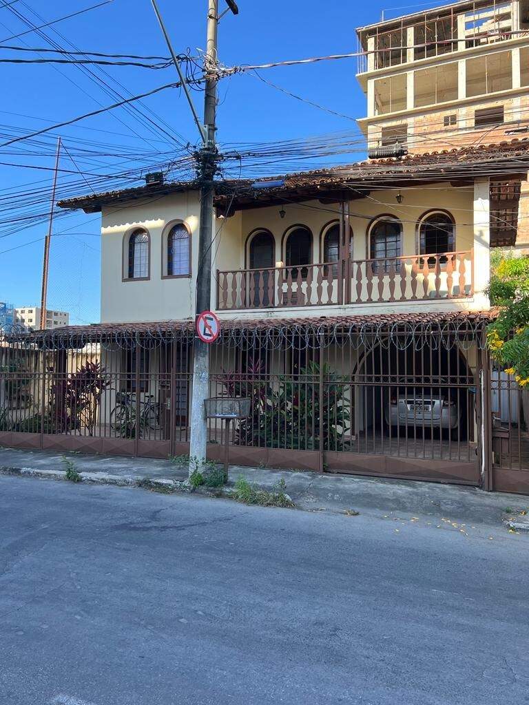Casa à venda no Centro: 