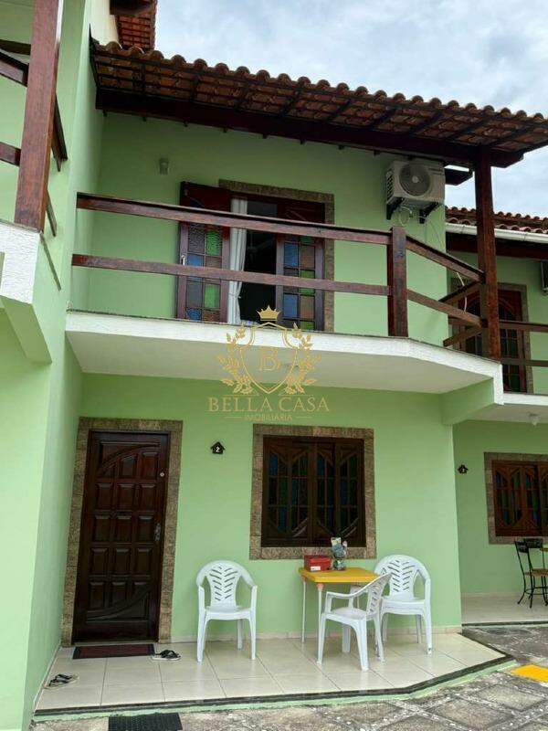 Casa em condomínio à venda no Peró: 