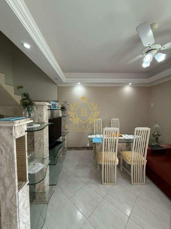 Casa em condomínio à venda no Peró: 