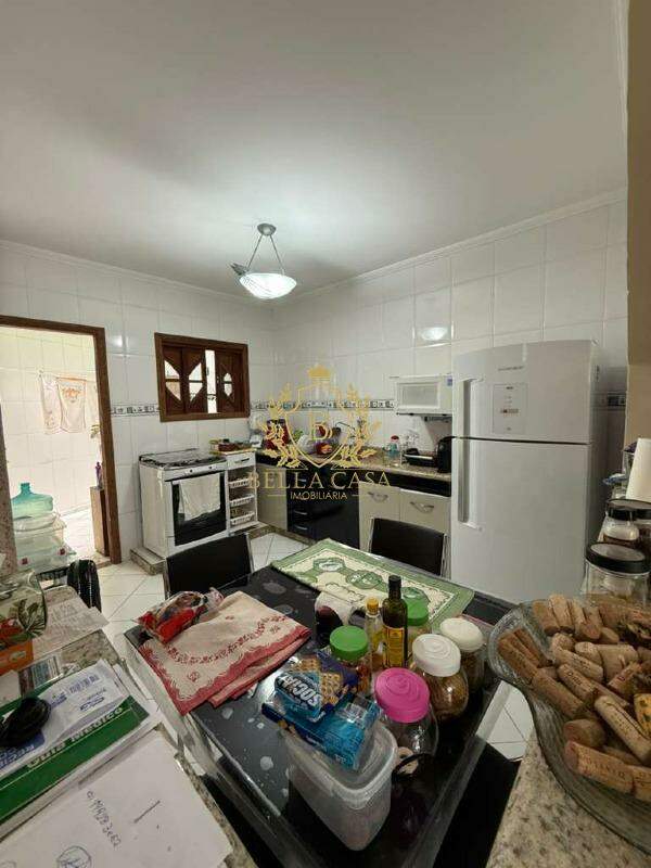 Casa em condomínio à venda no Peró: 