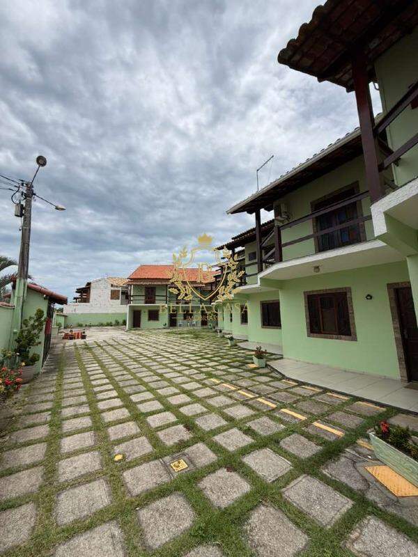 Casa em condomínio à venda no Peró: 