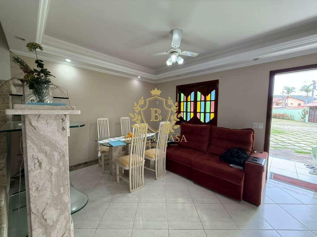 Casa em condomínio à venda no Peró: 