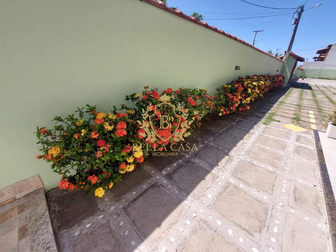 Casa em condomínio à venda no Peró: 