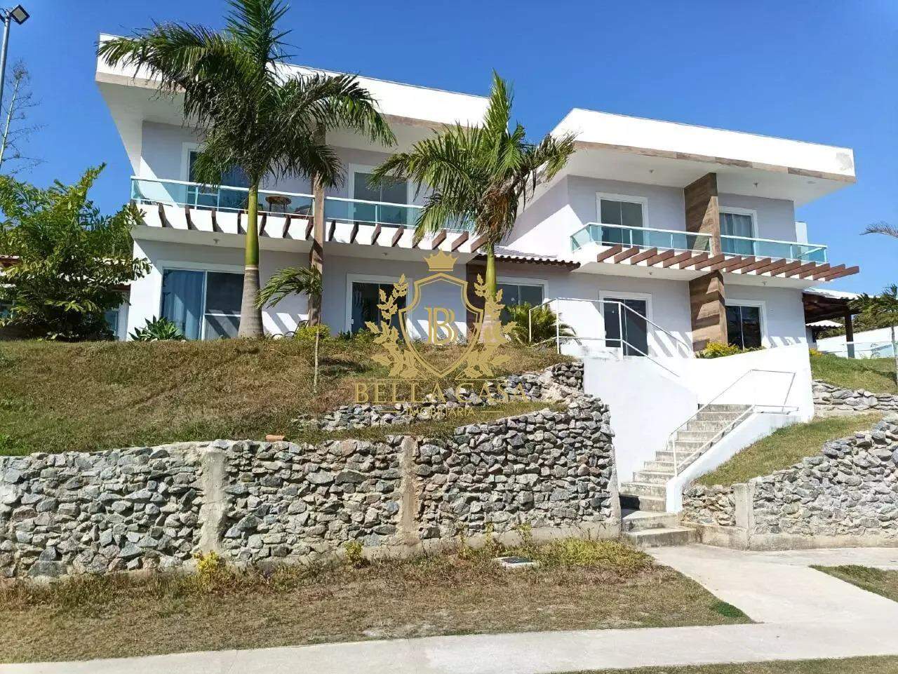 Casa em condomínio à venda no Peró: 