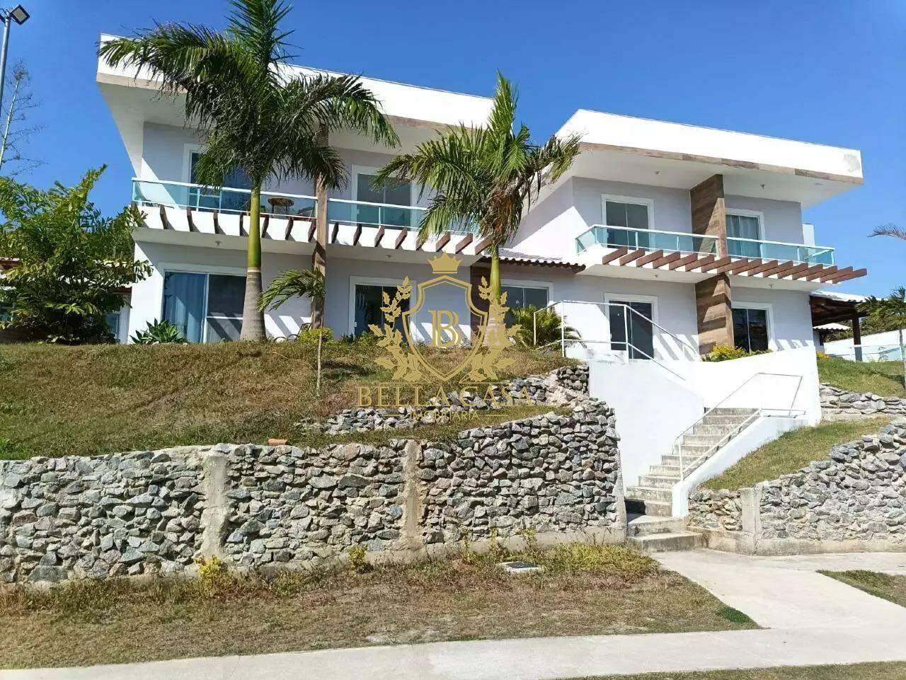 Casa em condomínio à venda no Peró: 