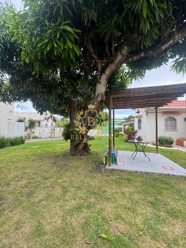 Casa à venda no Coqueiral: 