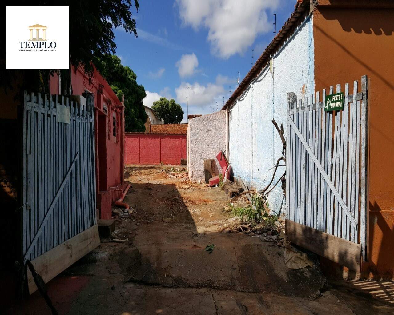 Lote à vendaCentroCurveloMG: Entrada de Veículos
