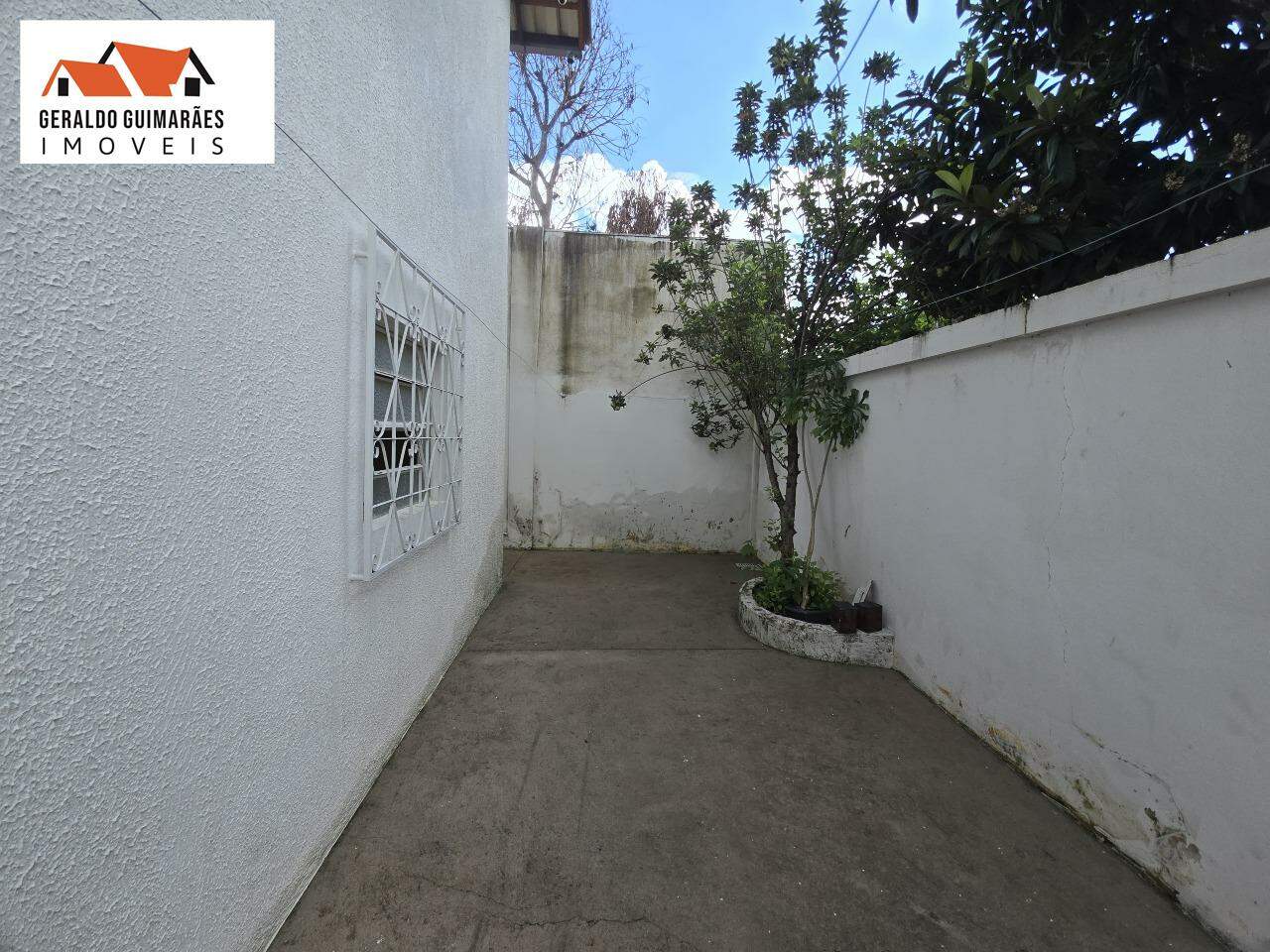 Casa à vendaCURIANGOCurveloMG: Fundos