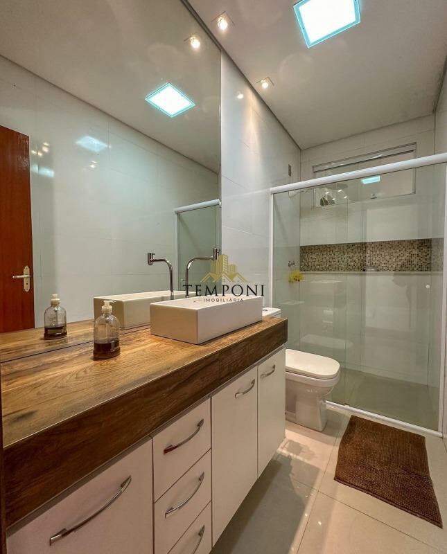 Casa à venda no Itapoã: 