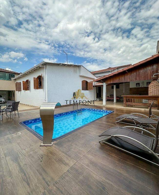 Casa à venda no Itapoã: 