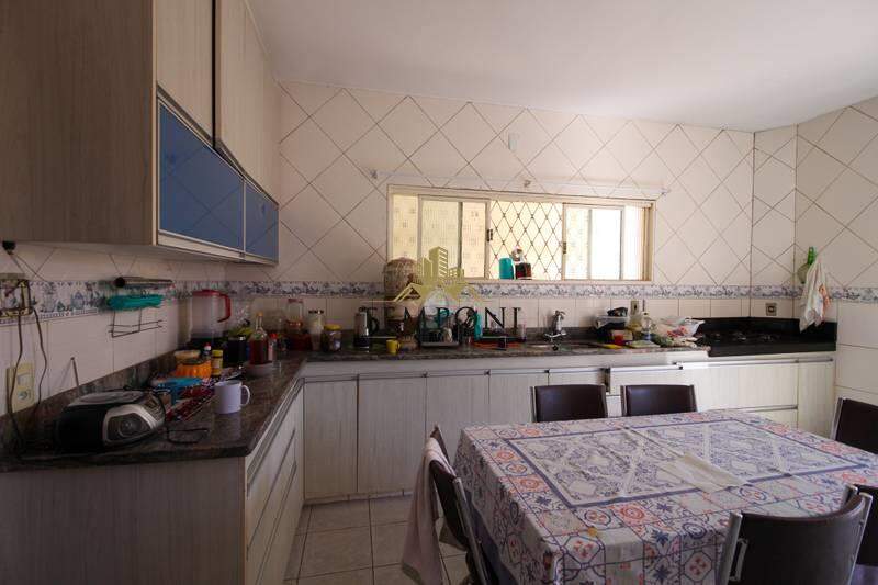 Casa à venda no Planalto: 