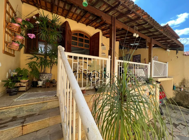 Casa em condomínio à venda no Planalto: 