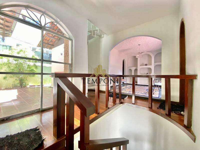 Casa à venda no Sion: 