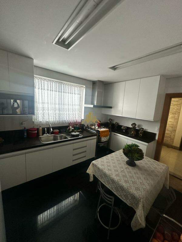 Apartamento à venda no Santa Cruz: 