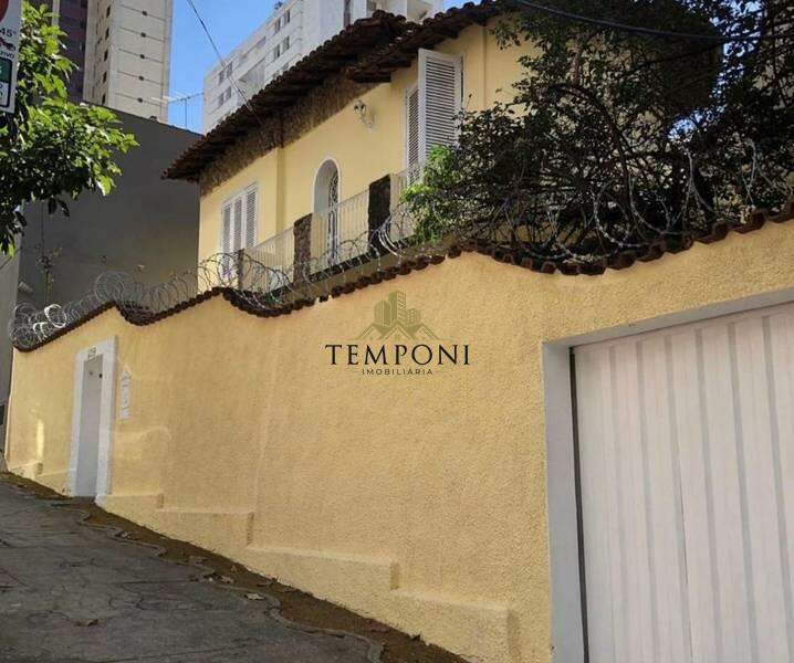 Casa à venda no Lourdes: 