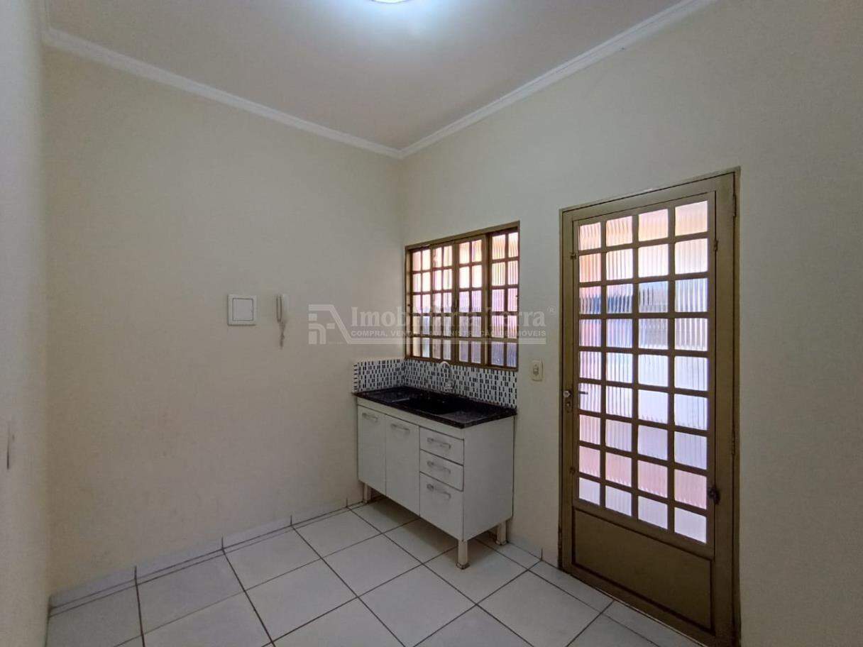 Apartamento para aluguel no Jardim Rasslem: 