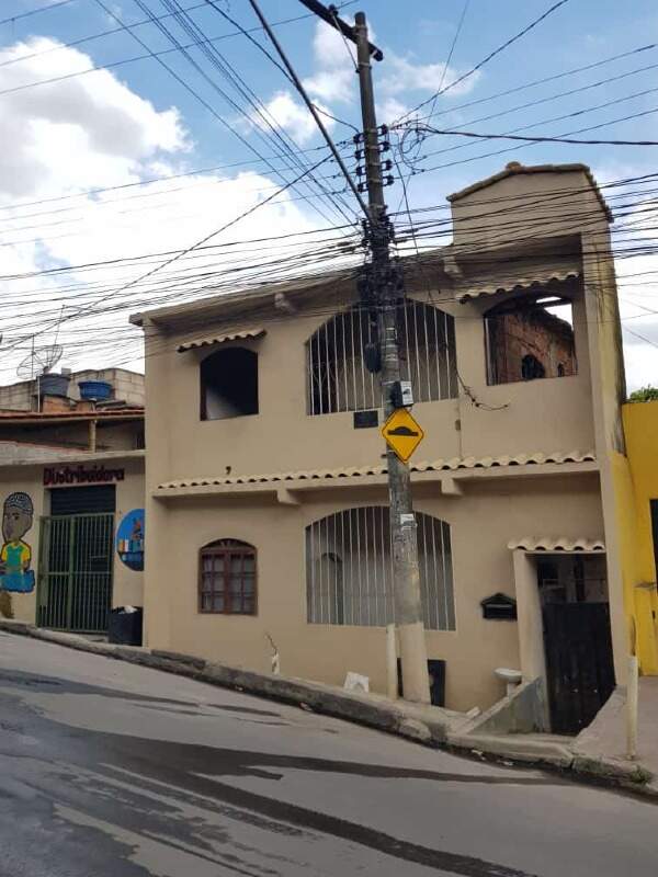 Cod 2250 CASA COM 364M² DE TERRENO/GENERAL CARNEIRO-SABARA
