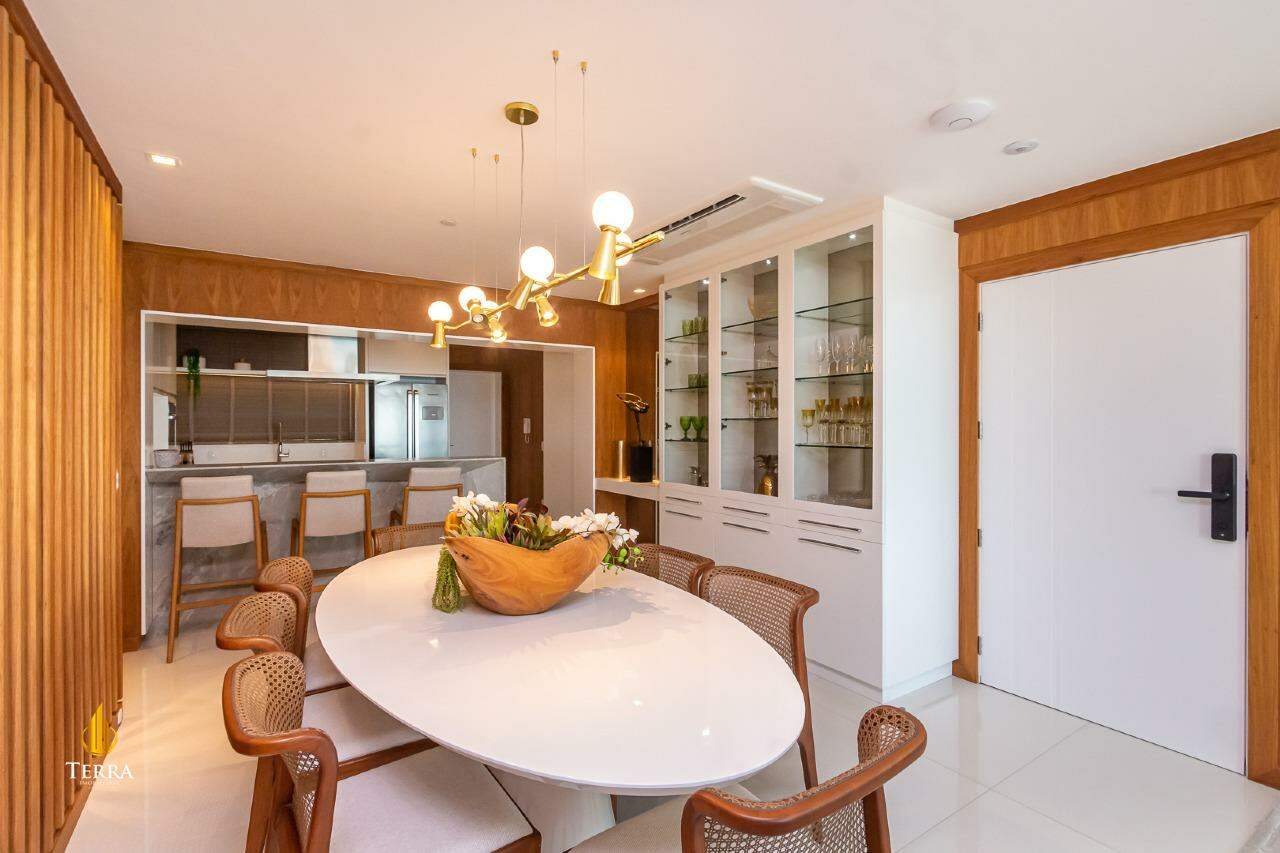 Edifício One Tower Apartamento com 4 quartos, Centro: 
