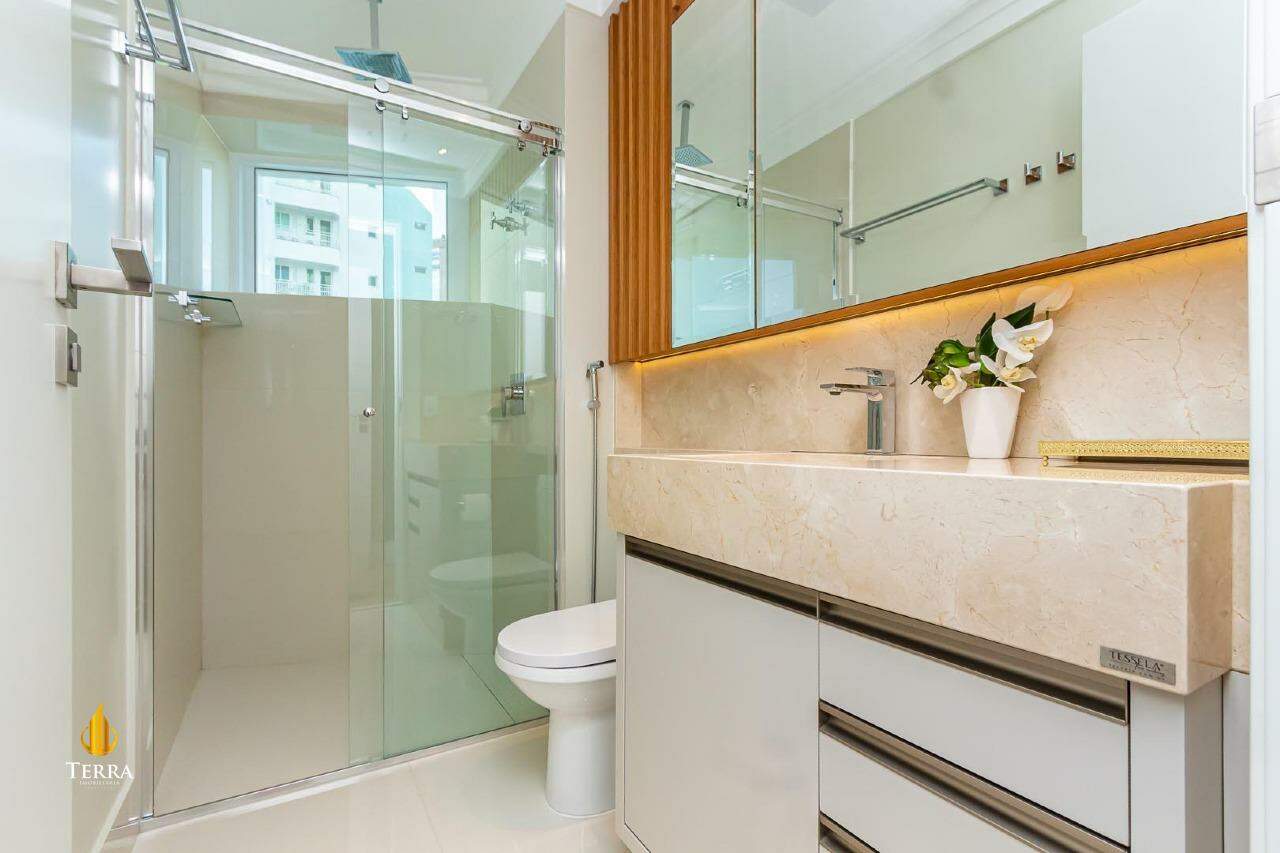 Edifício One Tower Apartamento com 4 quartos, Centro: 